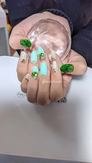 ネイル フラワー ムーンのネイルデザイン