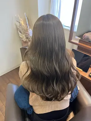 カラー Pinue所属・栗本 栞のヘアスタイル