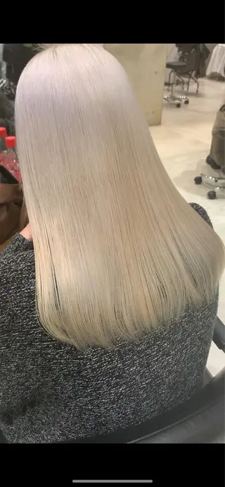 ミディアム カラー サロウィン(SALOWIN)原宿iori店所属・れい🫧 ハイトーン特化のヘアスタイル