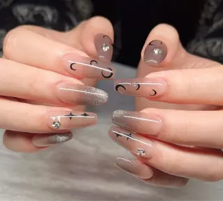 ネイル R inのネイルデザイン