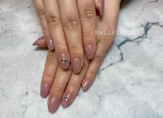 ネイル ネイルリボン 受付スタッフのネイルデザイン