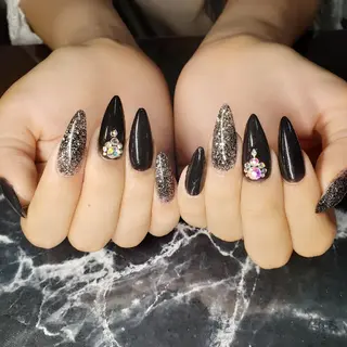 ミディアム ネイル クロキ 。のネイルデザイン