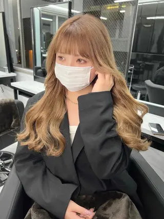 ロング カラー シールエクステ特化 ハイトーン、NANAのヘアスタイル