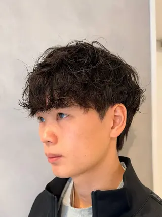 ショート パーマ メンズ 渋谷レイヤーカット/ 暖色艶カラー🩵高橋のヘアスタイル