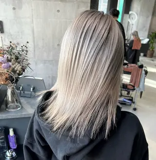 ミディアム カラー mimiiy梅田 中崎町ハイトーンのヘアスタイル