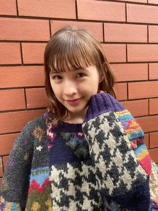 ミディアム カラー 艶髪レイヤー顔周り グレージュ添田晃基のヘアスタイル