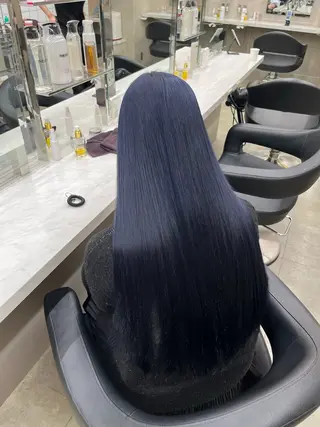 ロング 寒色＆ブリーチ特化 寒色MiOのヘアスタイル