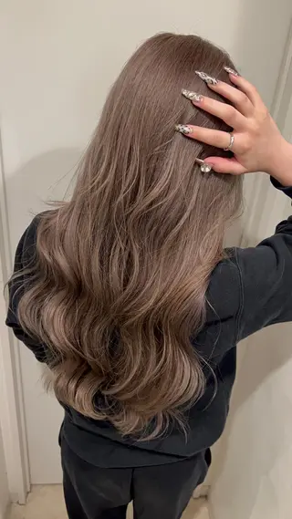 セミロング カラー ヘアアレンジ 🔥ハイトーンカラー ギャルNAOKI🔥のヘアスタイル