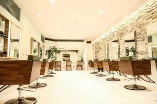 酸性ストレート特化× 艶髪師/及川のヘアスタイル