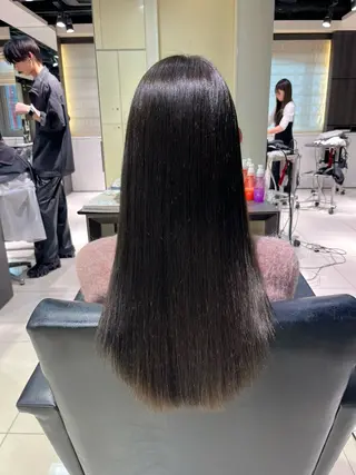 ロング ☘️透明感オリーブ/ 縮毛矯正ナミ☘️のヘアスタイル