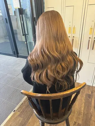 ロング カラー 赤みなしオリーブ ハイトーン×レイヤーのヘアスタイル