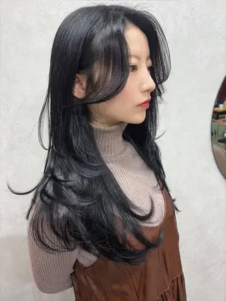 ロング maya レイヤーカットのヘアスタイル