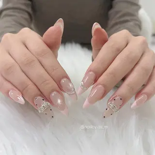 ネイル MARU Nail Salon所属・落合 明日美のネイルデザイン