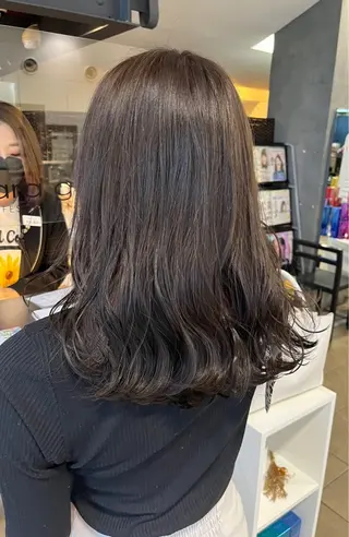セミロング カラー uni 江坂🦋 木下風子のヘアスタイル