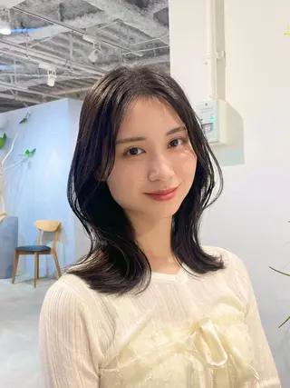 ミディアム SAKI 新宿のヘアスタイル