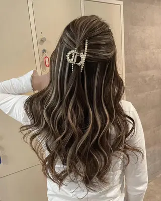 カラー ＿WHITE鳳店 アンダーバーホワイトのヘアスタイル