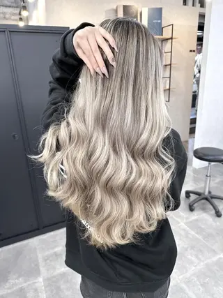 ロング ヘアアレンジ カラー ハイトーン カラーのヘアスタイル