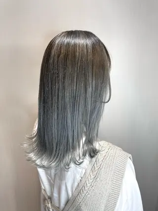 ミディアム 新井 友菜のヘアスタイル