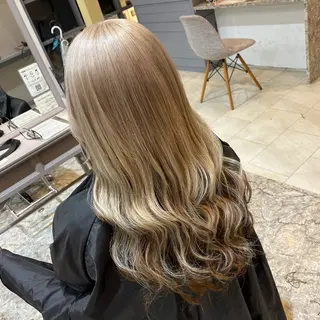 カラー MOMOKA /　Lapis大名店のヘアスタイル