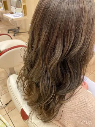 セミロング 斎藤 彩香のヘアスタイル