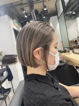 ショート カラー FOLK所属・白髪ぼかしハイライト バレイヤージュヤマトのヘアスタイル