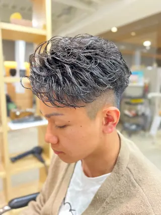 パーマ メンズ 心斎橋バレイヤージュ 小林勝貴のヘアスタイル