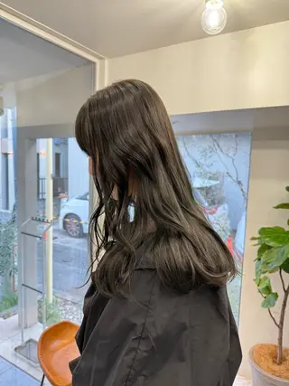 ロング カラー ミルクティー× グレージュMOMOのヘアスタイル