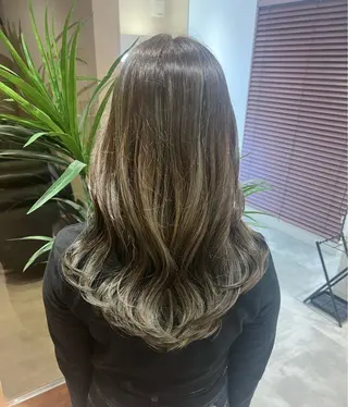 ロング 艶髪/透明感 レイヤー YUKIのヘアスタイル