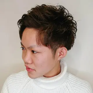 カラー メンズ ブリーチ/ヘアケア/ 艶髪/イギチハルのヘアスタイル