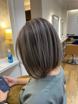 セミロング ブリーチ毛矯正.髪質 改善.髪にドラマをのヘアスタイル