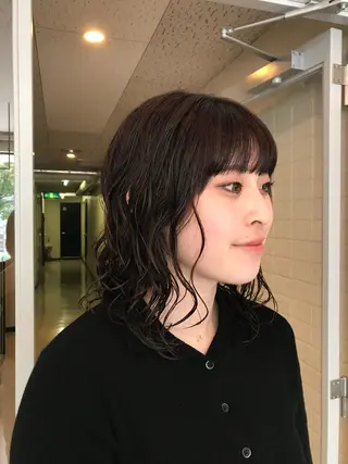 セミロング カラー カノン／伏見/栄 パーマモデルのヘアスタイル