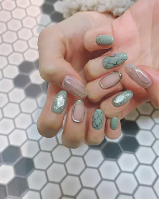 カラー パーマ ヘアアレンジ キッズ ネイル マツエク・マツパ feey ⁑erinaのネイルデザイン