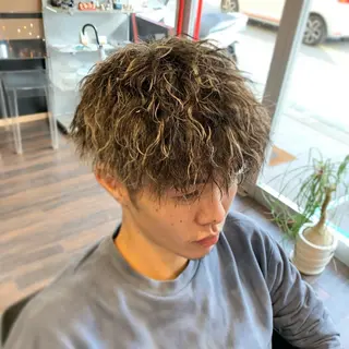 ショート カラー パーマ メンズ 西尾 太郎のヘアスタイル