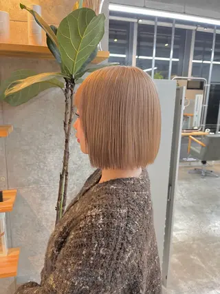 ショート カラー ハイトーンカラ ー/小川のヘアスタイル