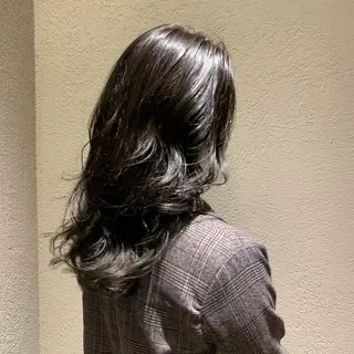 ロング カラー 畑中 咲穂のヘアスタイル