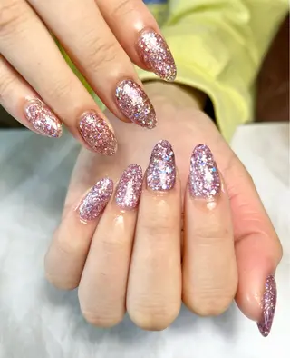 ミディアム 濱嶋 結菜のネイルデザイン