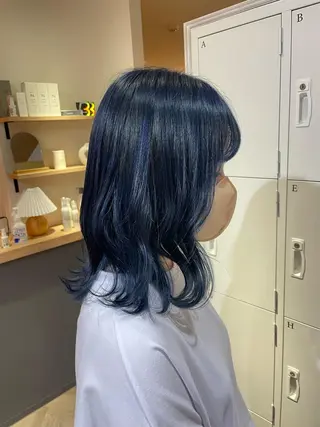 ミディアム カラー akane .のヘアスタイル