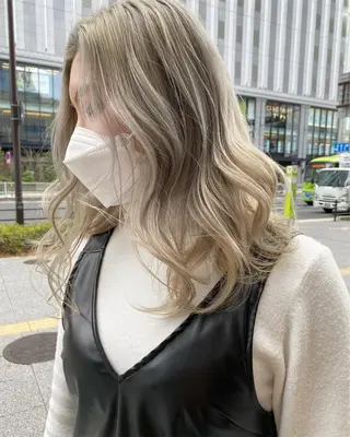 ミディアム カラー ツキノキ ミナのヘアスタイル