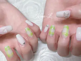 カラー ネイル 芦辺 香奈のネイルデザイン