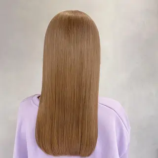 セミロング カラー ベレーザ渋谷所属・🦋ハイトーン・髪質 改善🦋成嶋 朋希のヘアスタイル