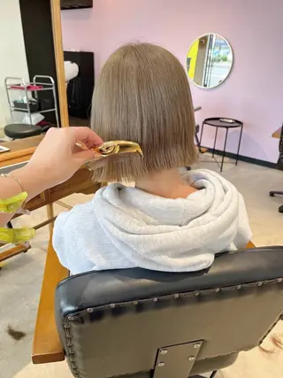 ショート カラー 藤井 貴美子のヘアスタイル