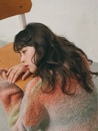 ミディアム ENIF ツキのヘアスタイル