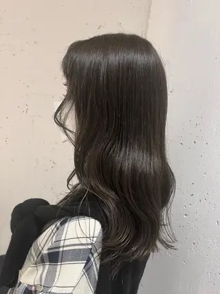 セミロング カラー カジュアルを女っぽく 𝗮𝘆𝗮𝗰𝗼のヘアスタイル