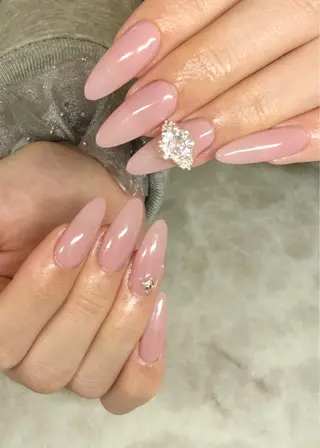 ロング ダンビーニャム サロールのネイルデザイン