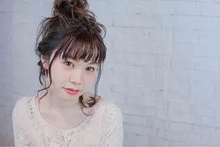 ミディアム カラー ヘアアレンジ 髪質改善、エクステ 山口卓哉のヘアスタイル