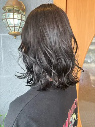 ミディアム カラー 亀山 来未のヘアスタイル
