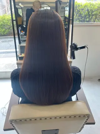 ロング メンズバレイヤージュ 斉藤春のヘアスタイル