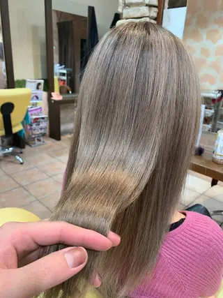 セミロング カラー パーマ ヘアアレンジ メンズ キッズ ネイル マツエク・マツパ 酸性ストレート 髪質改善大槻勇樹のヘアスタイル