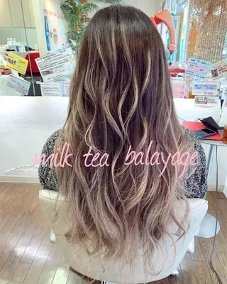 ロング カラー GLAD 萩原のヘアスタイル