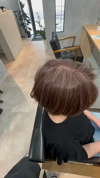 ミディアム motoトップカラー リスト/ブリーチカラのヘアスタイル